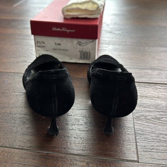 Salvatore Ferragamo Pre Loved Suede low Heels Shoes with Dust Bag. - Picture 5 of 8